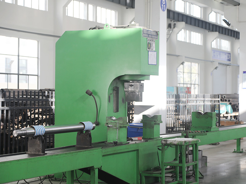 CNC straightening machine